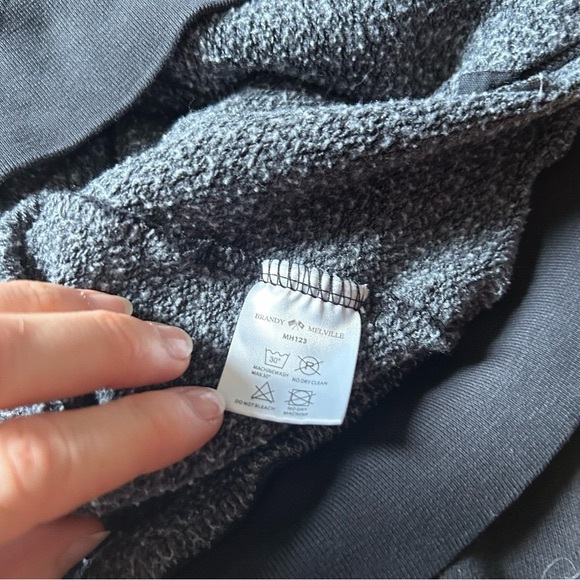 Brandy Melville Sz S Black Cropped Relaxed Hooded Full Zip Sweater - Picture 10 of 11